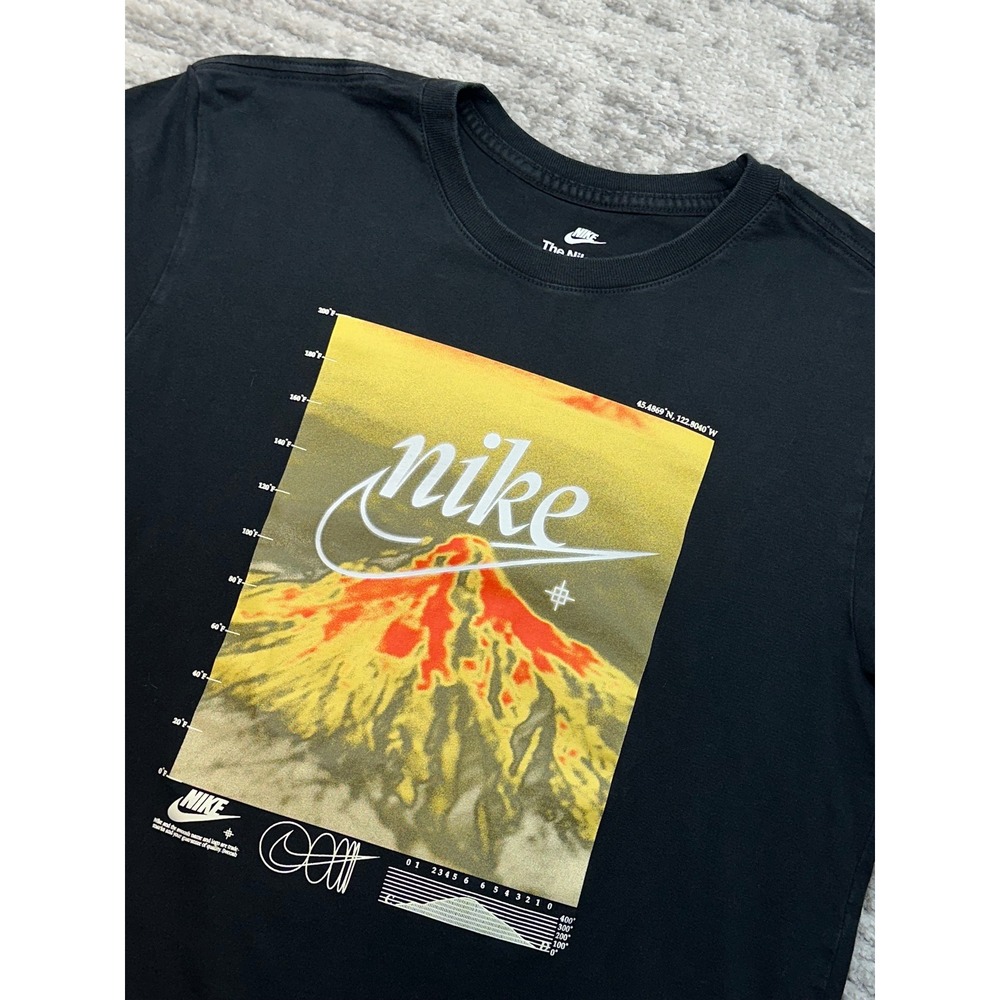 Nike T-Shirt Mens M Black Mountain Graphic Heat Map FD1313-010